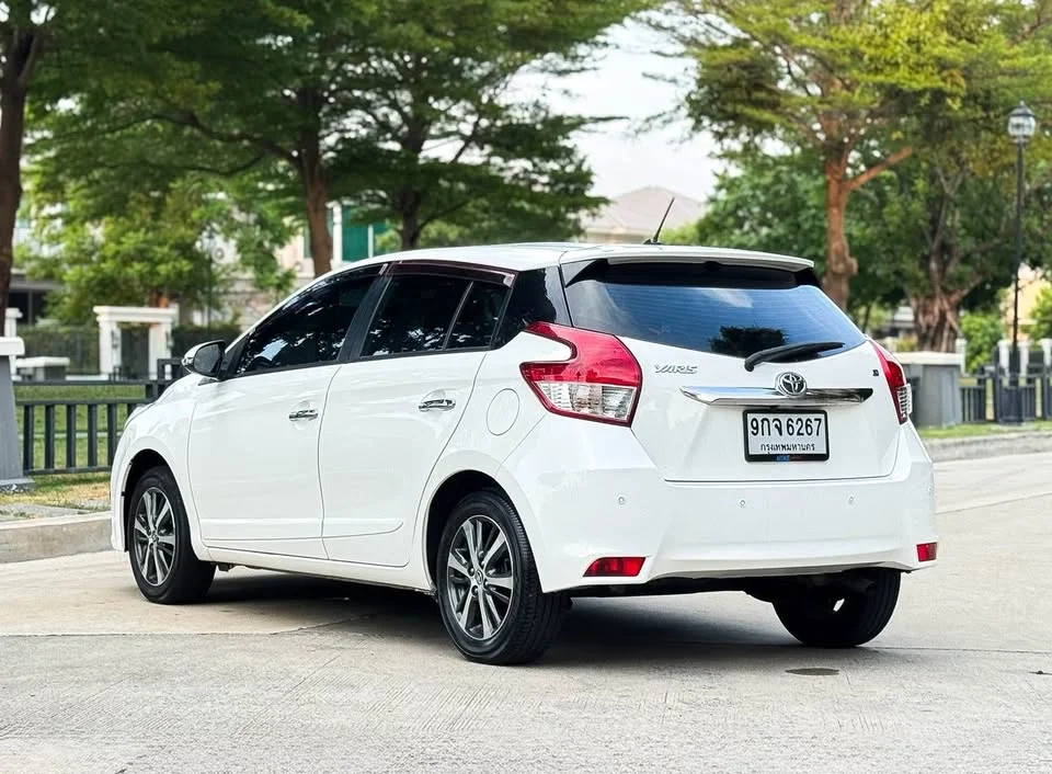2015 Toyota Yaris III 2