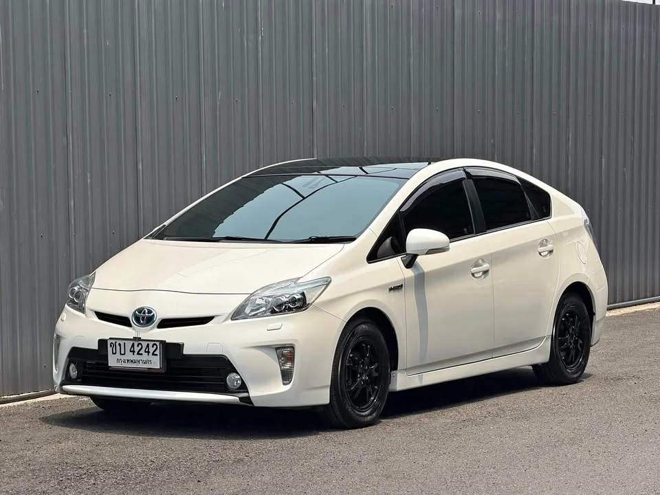 2013 Toyota Prius III 2