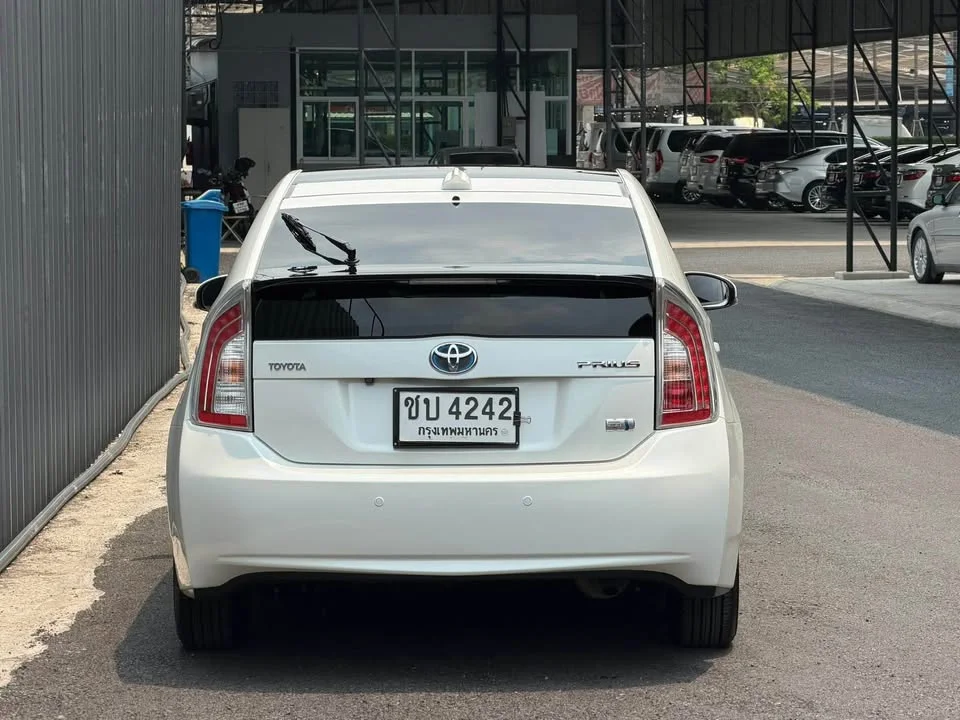 2013 Toyota Prius III 3