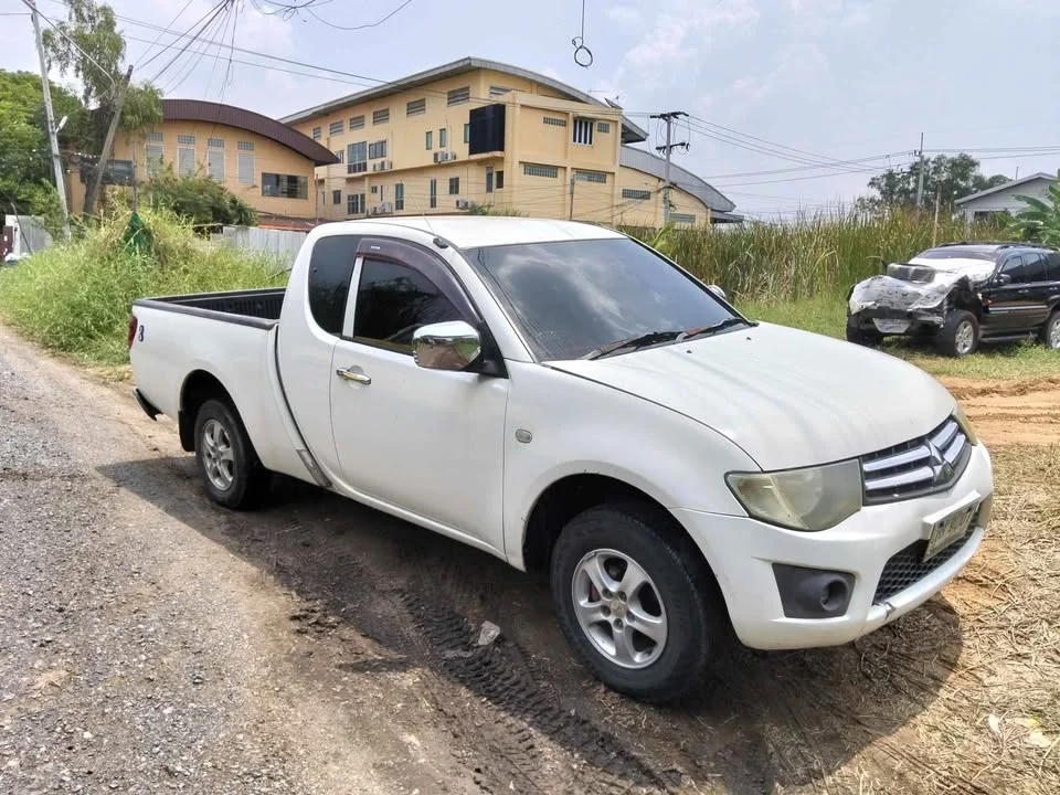 2010 Mitsubishi Triton IV 2