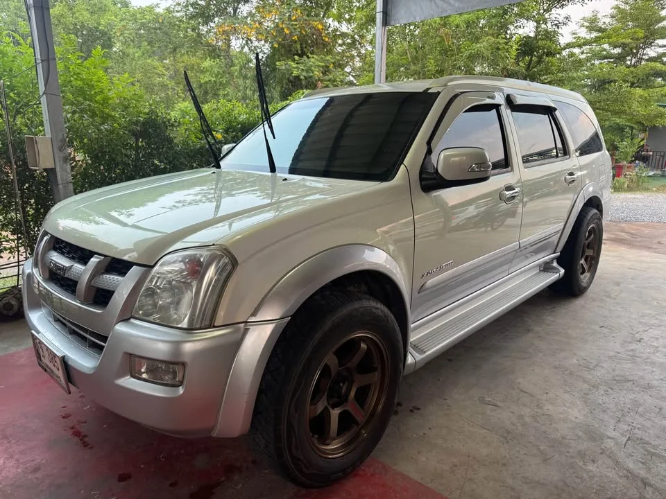 2005 Isuzu MU-7 3