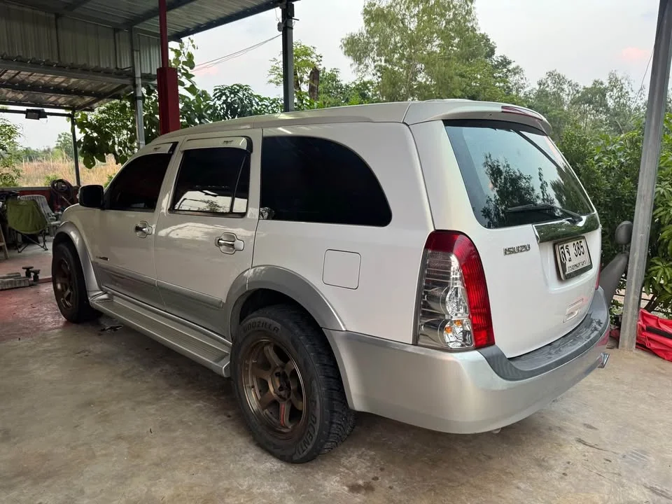 2005 Isuzu MU-7 2