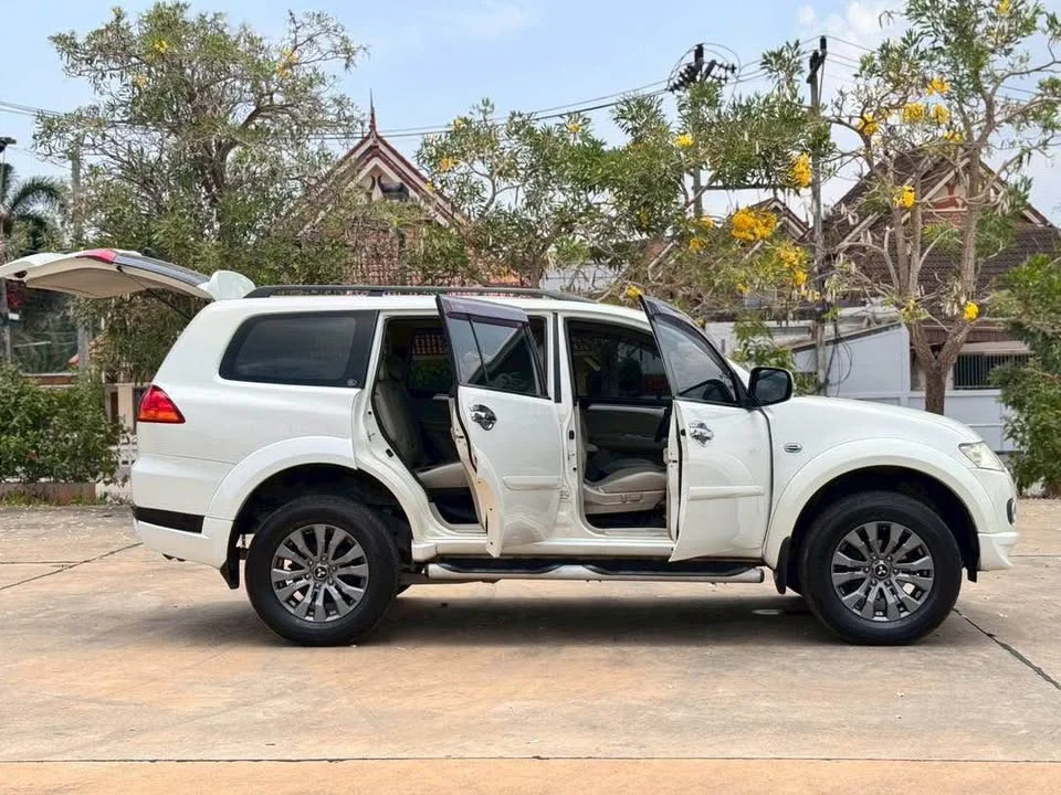 2013 Mitsubishi Pajero Sport II 2