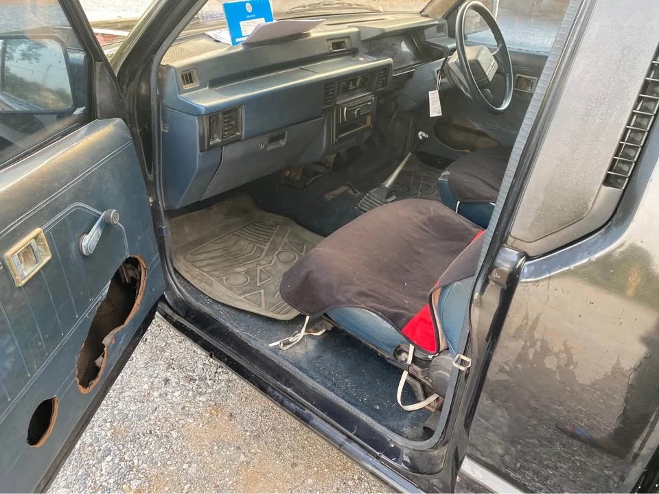1993 Mitsubishi Triton II 2