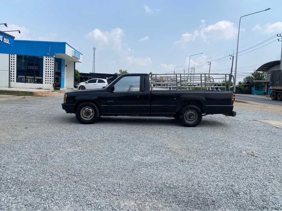 1993 Mitsubishi Triton II 3