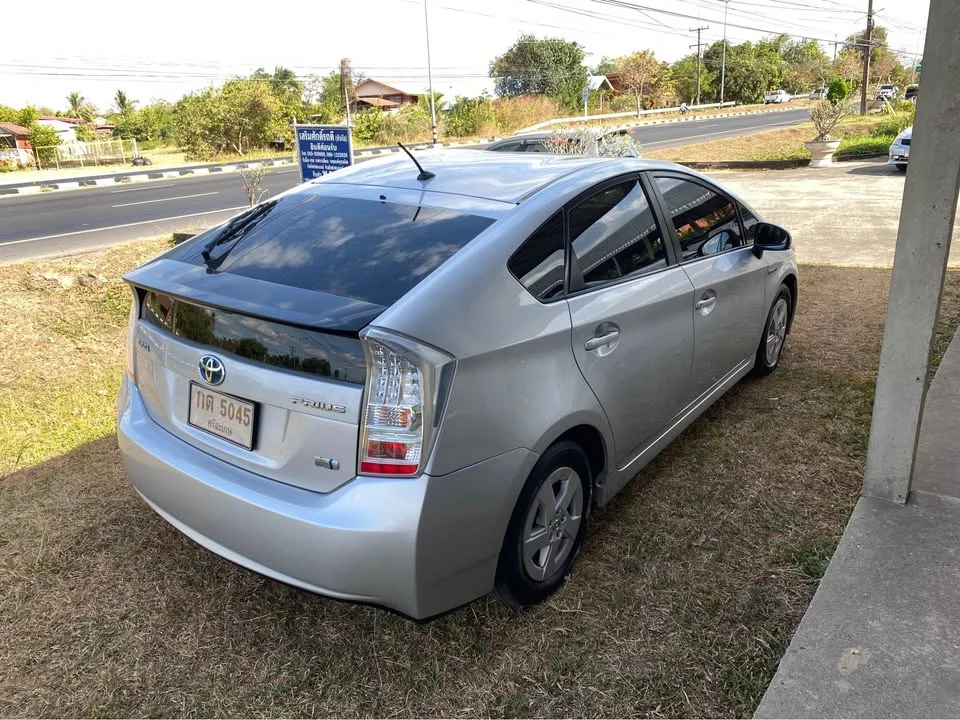 2012 Toyota Prius III 2