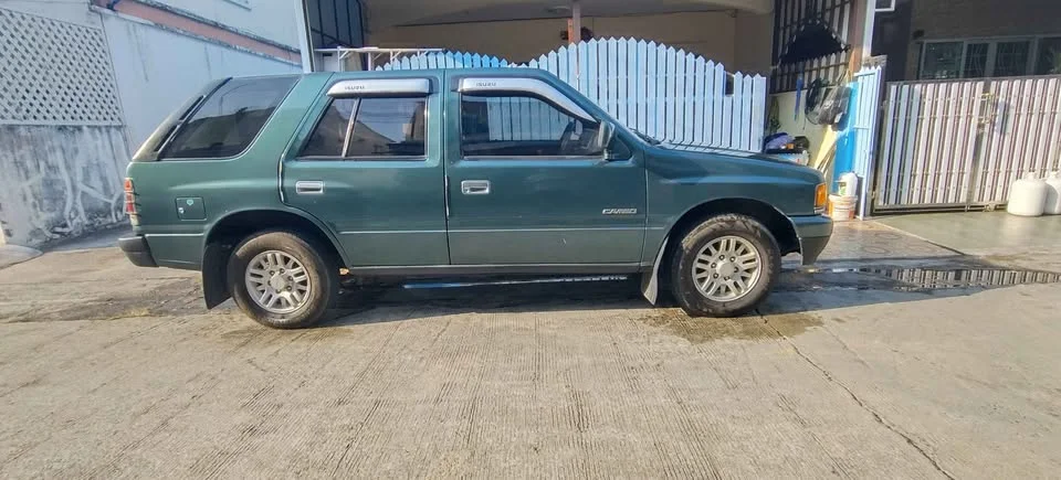 Isuzu Vega I 3