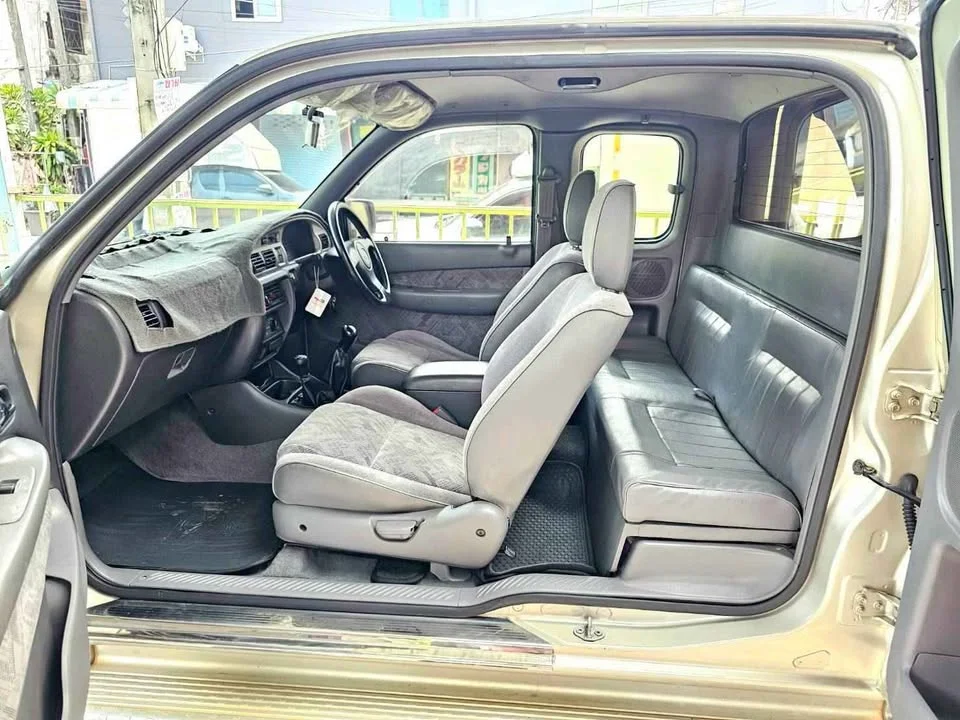 2003 Mazda 2500 Fighter V 3