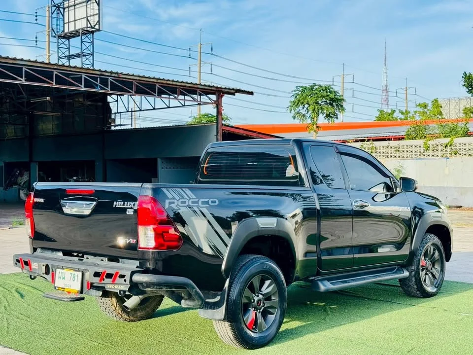 2017 Toyota Hilux VIII 2