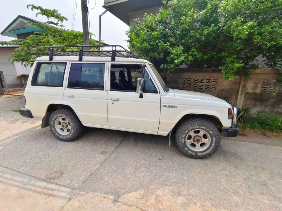 1992 Mitsubishi Pajero I 3