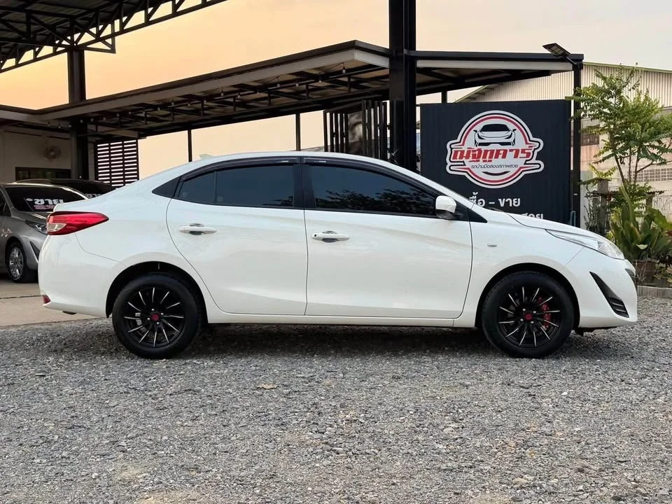 2019 Toyota Yaris ATIV III 2