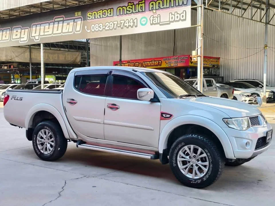 2011 Mitsubishi Triton IV 2