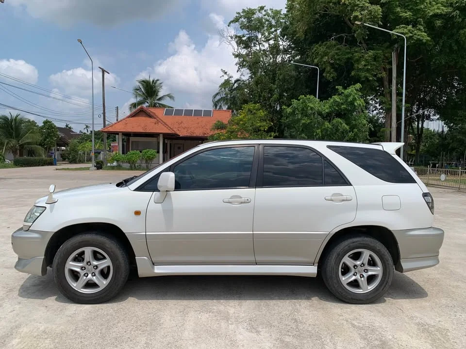 2003 Toyota Harrier I 3
