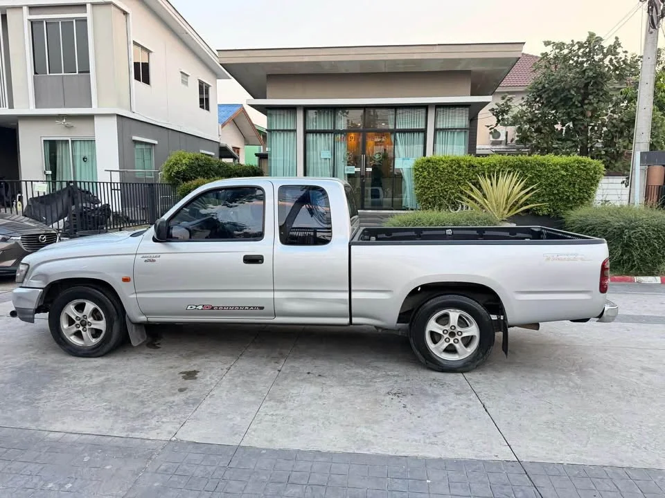 2003 Toyota Hilux Tiger VI 3