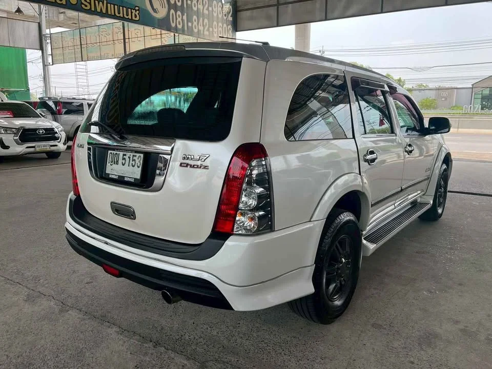 2012 Isuzu MU-7 2