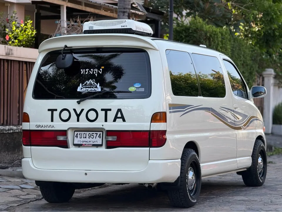 2000 Toyota Granvia H100 2