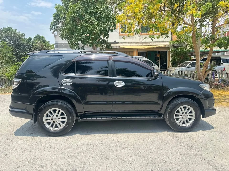 2013 Toyota Fortuner I 3