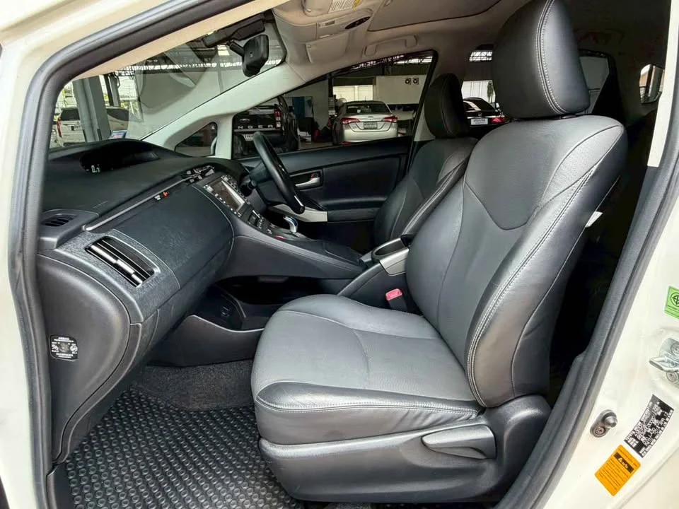 2013 Toyota Prius III 3