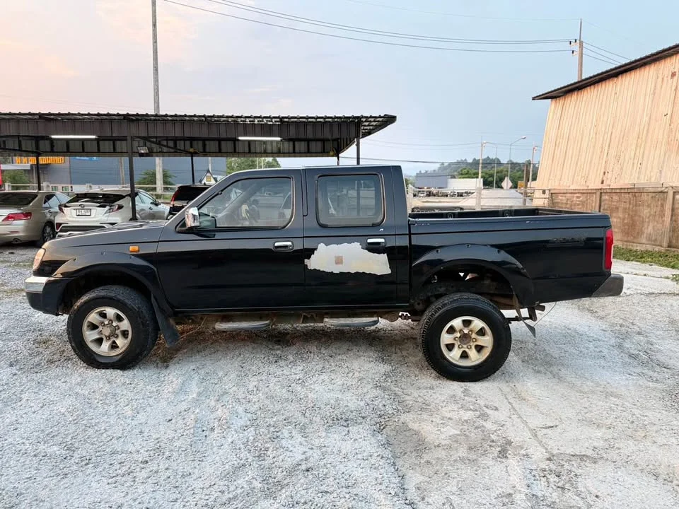 2001 Nissan Frontier I 3