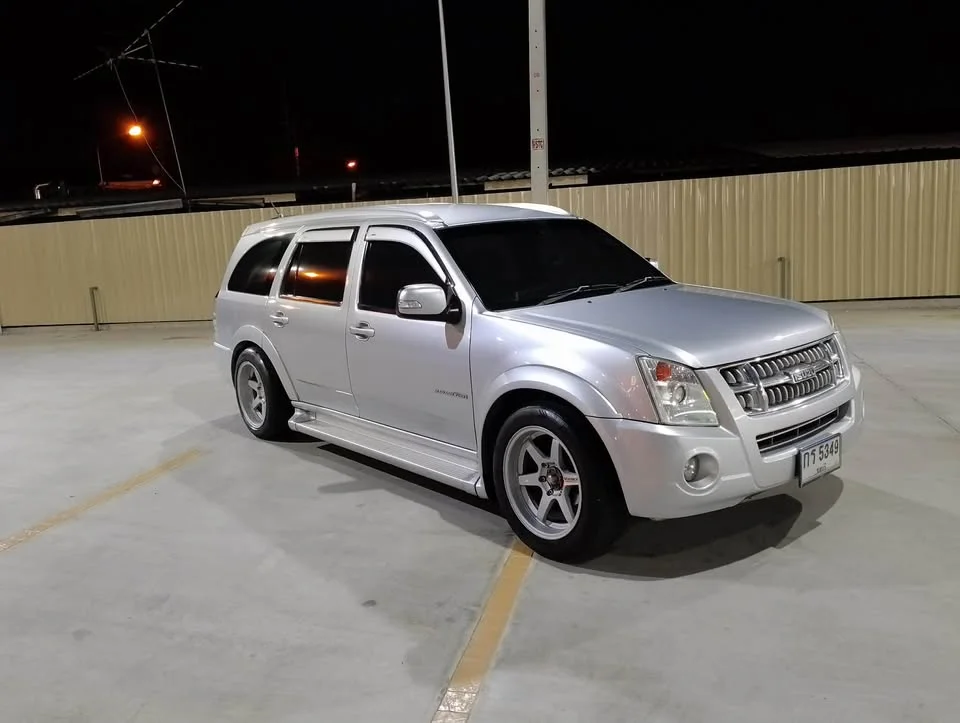 2007 Isuzu MU-7 3