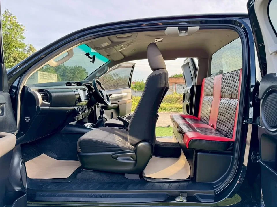 2017 Toyota Hilux VIII 2
