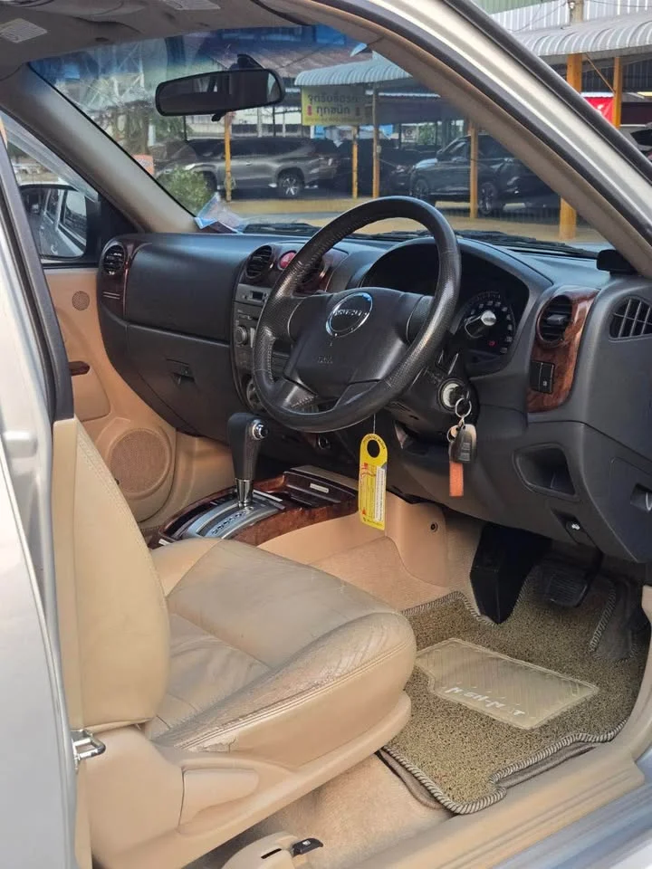 2006 Isuzu MU-7 2