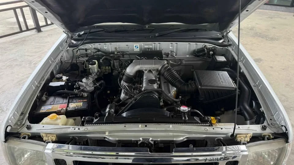 2004 Mazda 2500 Fighter V 2