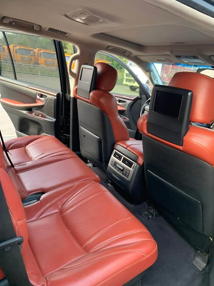 2015 Lexus LX III 3