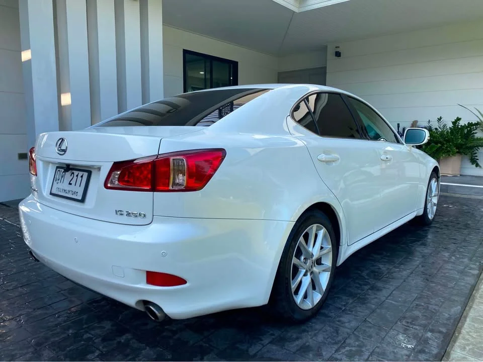 2011 Lexus IS II 2