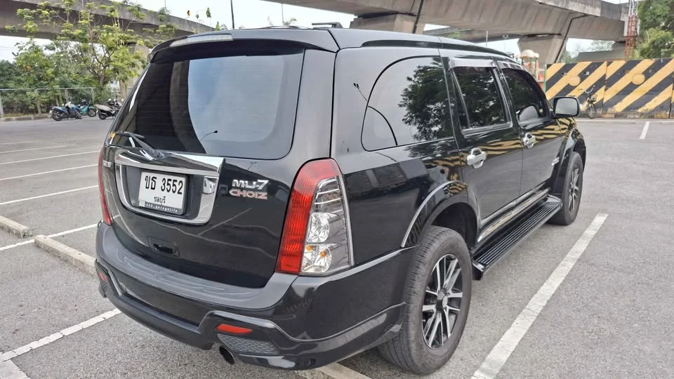 2013 Isuzu MU-7 2