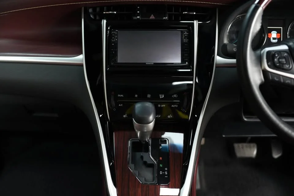 2014 Toyota Harrier III 3