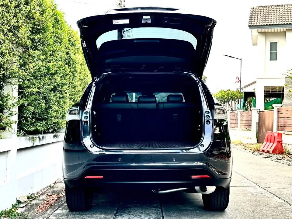 2015 Toyota Harrier III 3