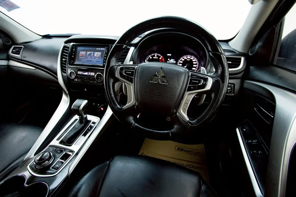 2016 Mitsubishi Pajero Sport III 2
