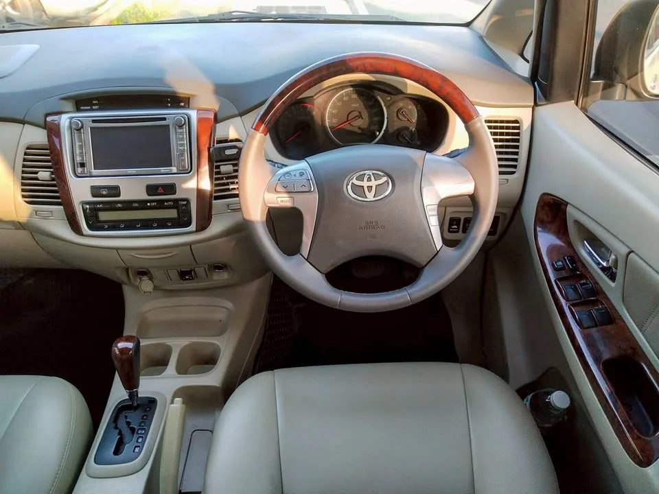 2013 Toyota Innova I 2