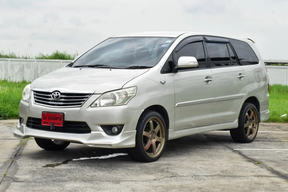 2013 Toyota Innova I 3