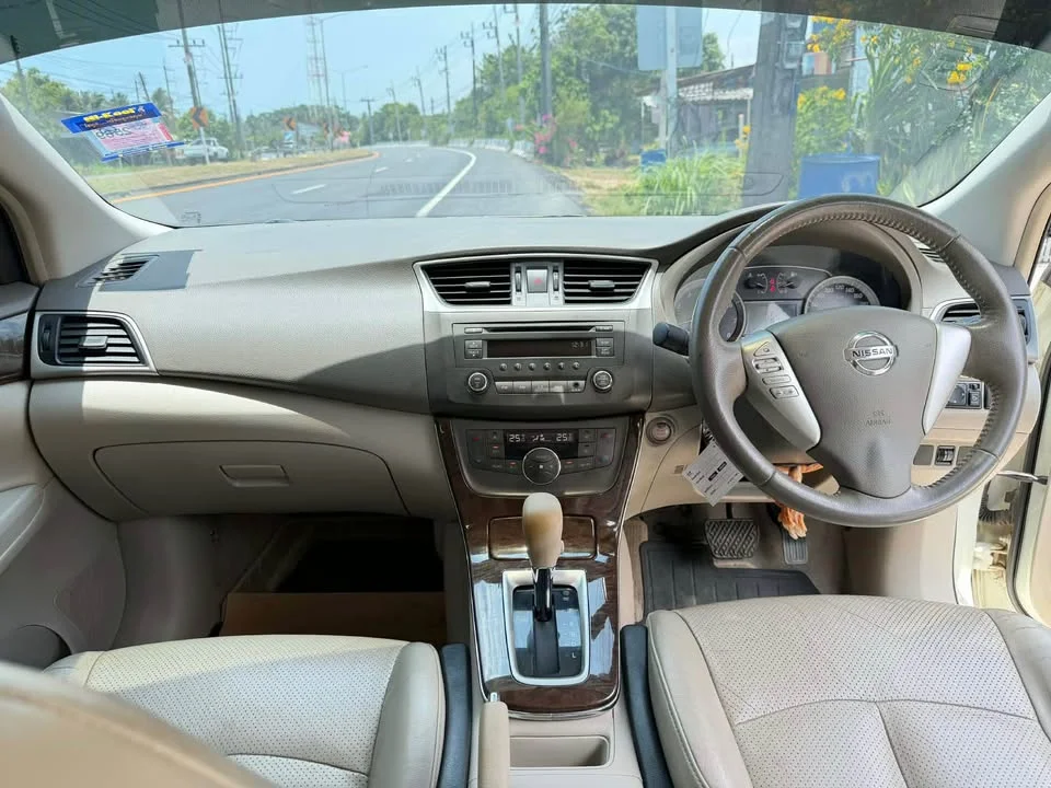 2012 Nissan Sylphy III (B17) 3