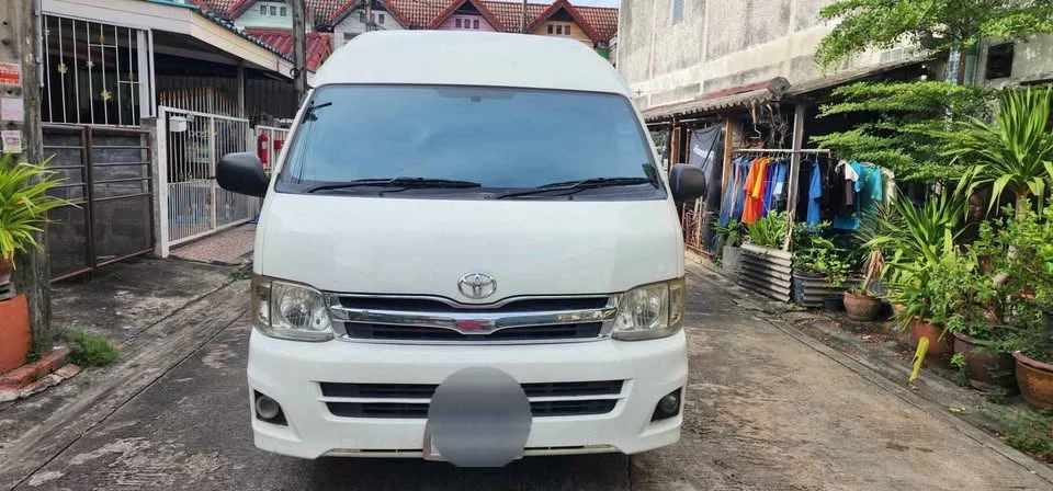 2011 Toyota Commuter V (H200) 3