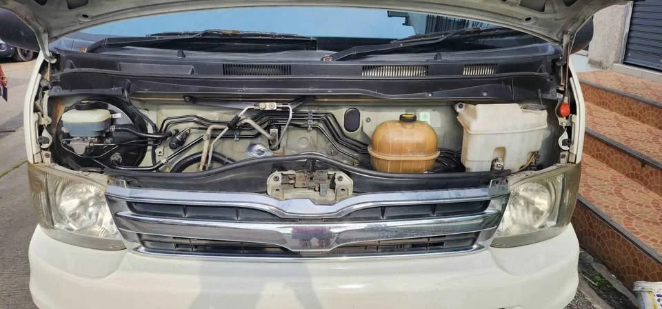 2011 Toyota Commuter V (H200) 2