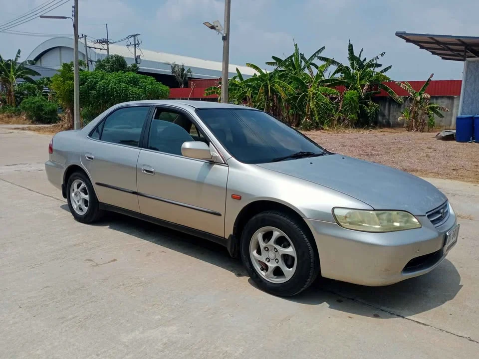 1998 Honda Accord VI 3