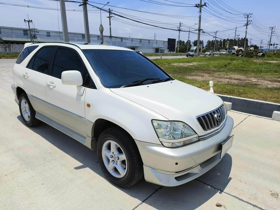 2003 Toyota Harrier I 3