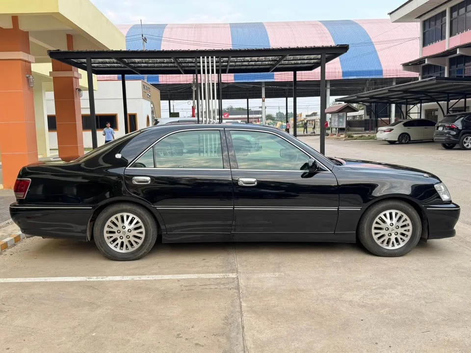 2001 Toyota Crown XI (S170) 3