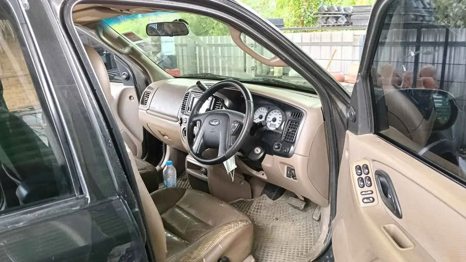 2005 Ford Escape I 3