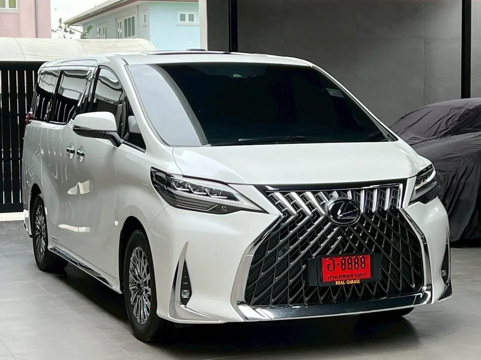 2022 Lexus LM I 3
