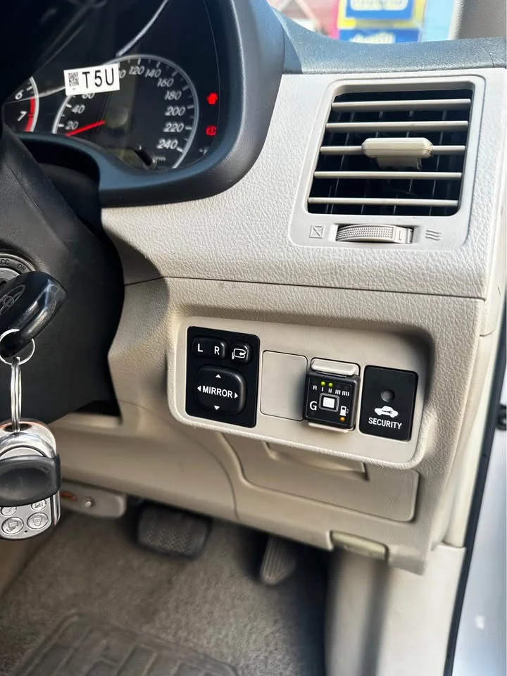 2012 Toyota Corolla Altis X (E140) 3
