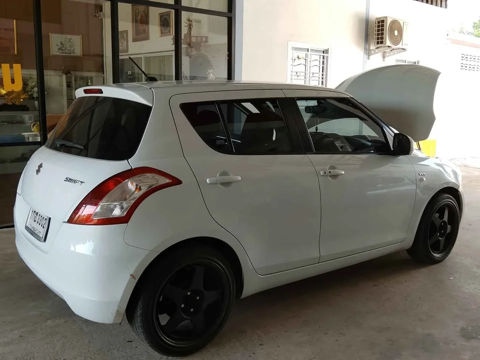 2013 Suzuki Swift II 2