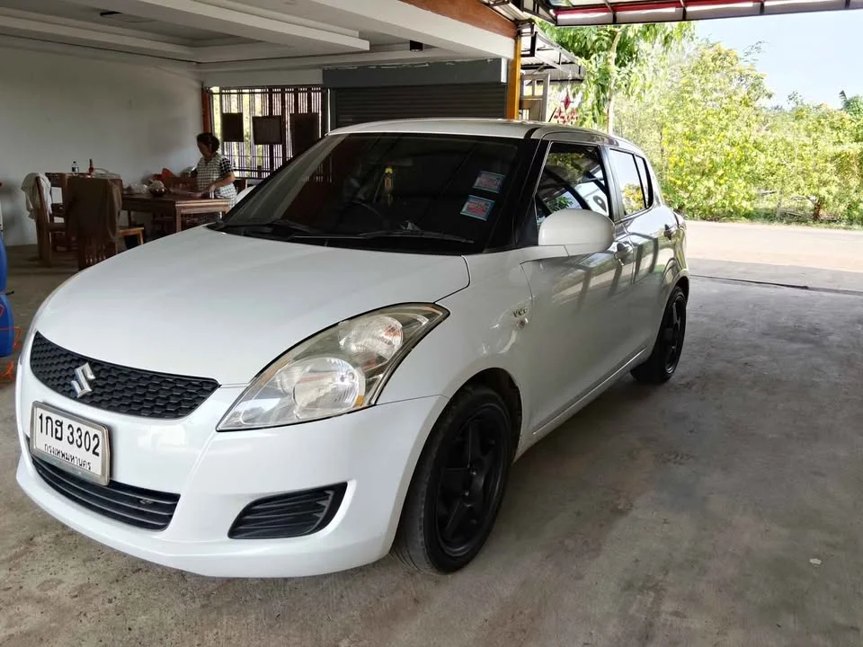 2013 Suzuki Swift II 3