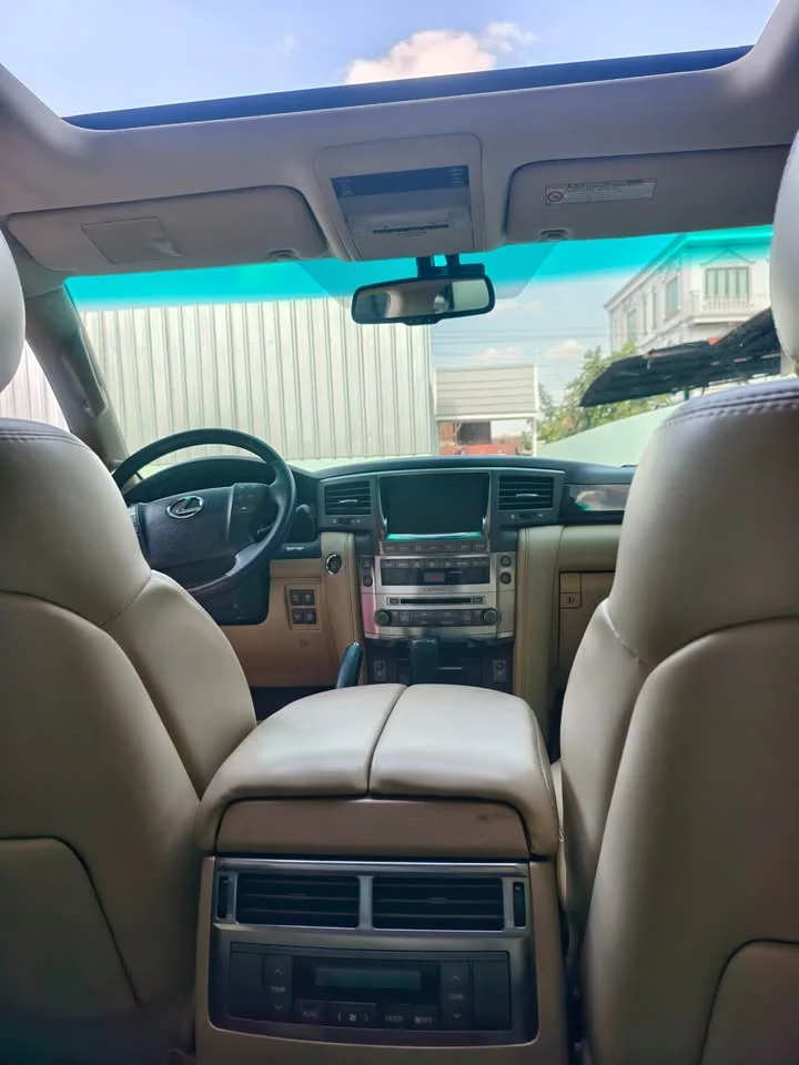 2012 Lexus LX III 2