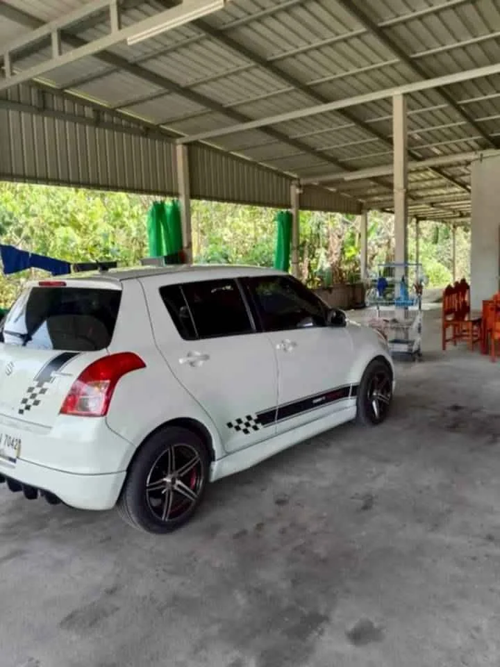 2011 Suzuki Swift I 3
