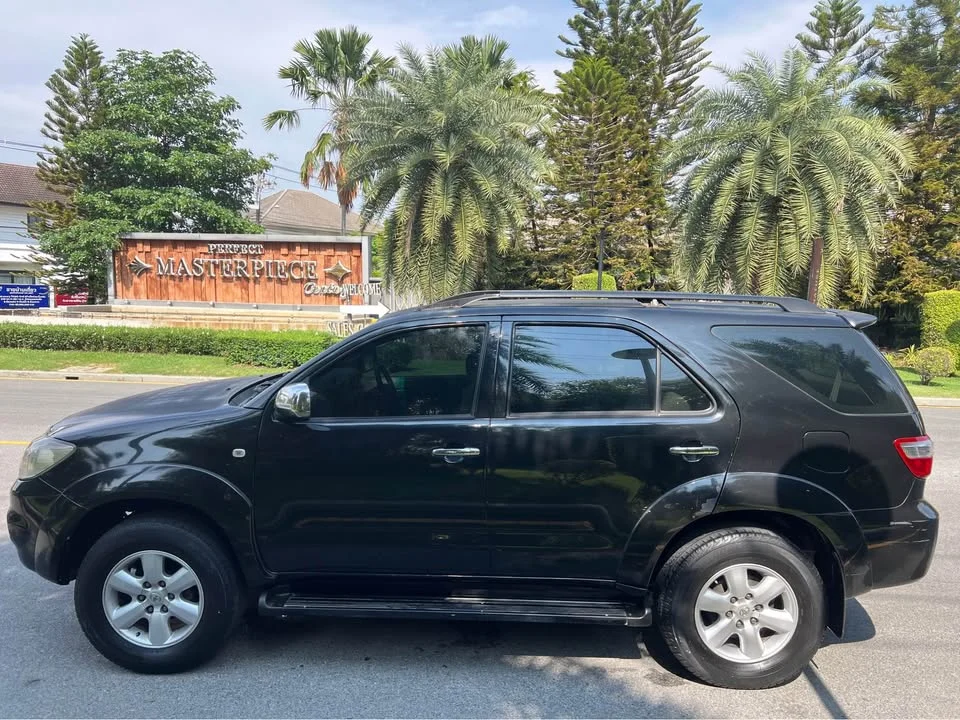 2011 Toyota Fortuner I 3