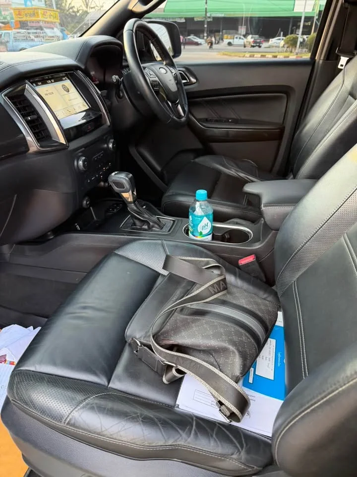 2019 Ford Everest II 2